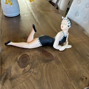 Black and White Decorative Figurine in Reclining Pose
